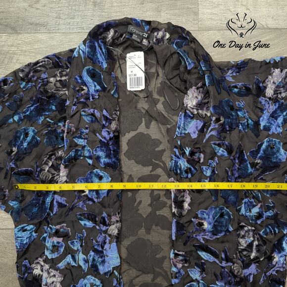 Forever 21 Short Sleeve Shrug Size M - Picture 3 of 5